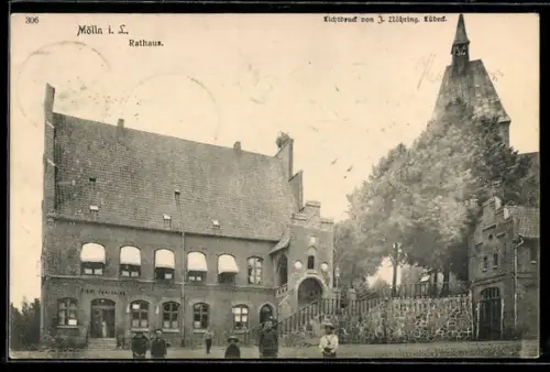 AK Mölln i. L., Rathaus mit Strassenpartie
