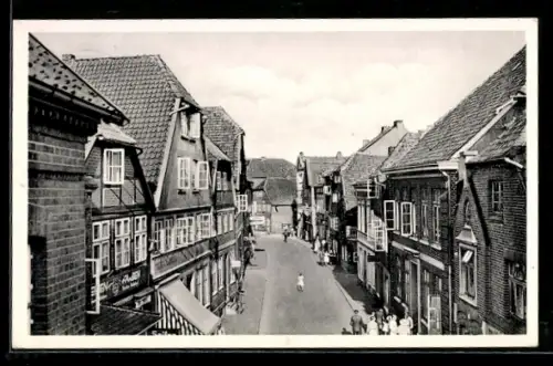 AK Mölln i. Lbg., Strassenpartie mit Geschäften
