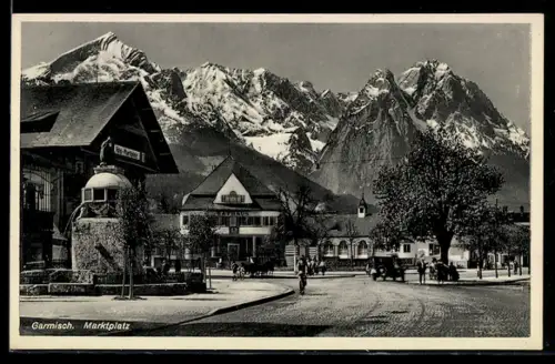 AK Garmisch, Partie am Marktplatz mit Gebirgspanorama