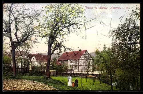 AK Nieder-Moderau i. Odenwald, Partie im Ort mit Fachwerkhäusern und Obstbäumen