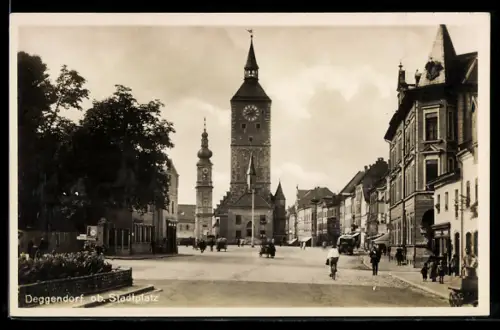 AK Deggendorf, Partie am Stadtplatz mit Rathaus