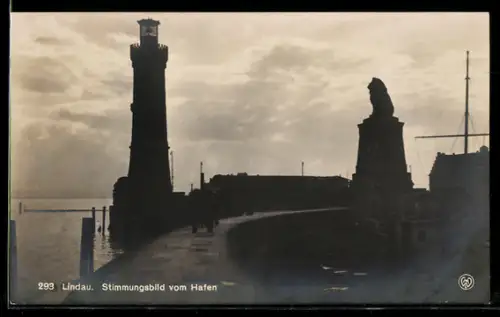 AK Lindau, Hafen mit Leuchtturm und Löwendenkmal