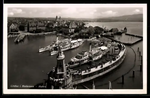AK Lindau i. Bodensee, Hafen mit Löwendenkmal