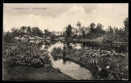 AK Frankfurt-Westend, Victoria-Allee, Panorama von einem Gewässer aus
