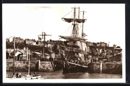 AK Granville /Manche, Le départ d`un Terra-Neuva