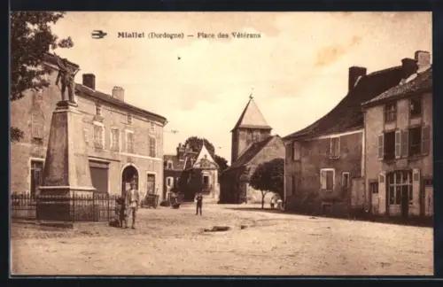 AK Miallet /Dordogne, Place des Vétérans