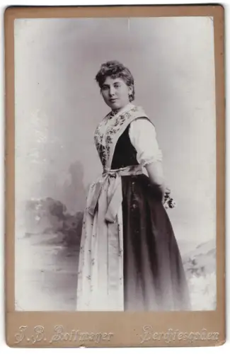 Fotografie J. B. Rottmayer, Berchtesgaden, Lina Russland, geb. 11.9.1874, im Porträt 1895