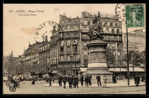 AK Paris, Place Clichy avec monument animé par des passants et bâtiments historiques en arrière-plan