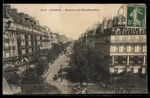 AK Paris, Boulevard Montmartre avec voitures et bâtiments urbains animés