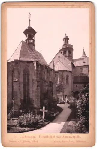 Fotografie J. Nöhring, Lübeck, Ansicht Hildesheim, Domfriedhof mit Annenkapelle