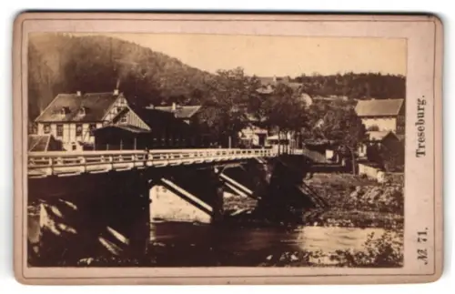 Fotografie unbekannter Fotograf, Ansicht Treseburg, Brückenpartie mit Fachwerkhaus