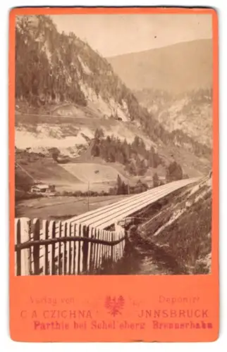 Fotografie C. A. Czichna, Innsbruck, Ansicht Gossensass, Schelleberg /Brennerbahn, Blick in den Ort