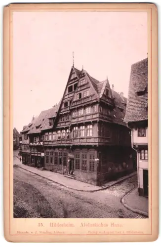 Fotografie J. Nöhring, Lübeck, Ansicht Hildesheim, Altdeutsches Haus an einer Strassenecke