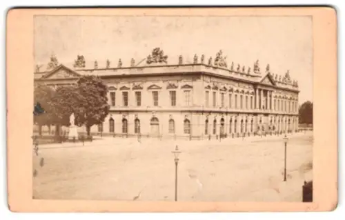 Fotografie unbekannter Fotograf, Ansicht Berlin, Zeughaus von der Strasse aus gesehen