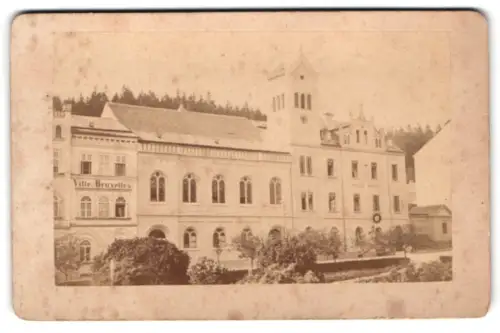 Fotografie unbekannter Fotograf, Ansicht Marienbad, Die evangelische Kirche mit Ville Bruxelles