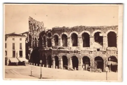 Fotografie unbekannter Fotograf, Ansicht Verona, An der Arena