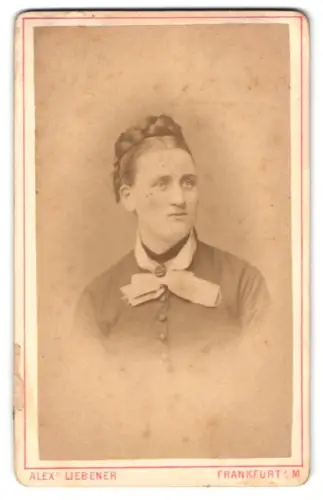 Fotografie Alex. Liebener, Frankfurt a. M., Brönnerstrasse 6, Porträt einer Dame