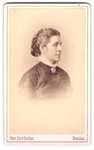 Fotografie Ed. v. Delden, Breslau, Gartenstrasse 15a, Seitenportrait einer Frau