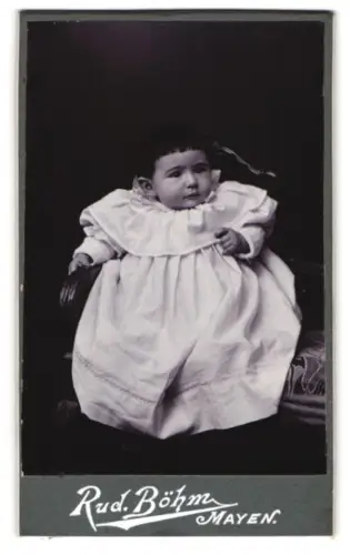 Fotografie Rud. Böhm, Mayen, Brückenthor, Porträt eines Kleinkinds
