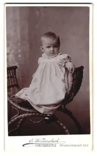 Fotografie E. Wolleschak, Naumburg, Windmühlenstr. 15c, Porträt eines kleinen Kindes