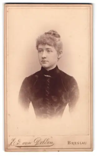 Fotografie Ed. von Delden, Breslau, Gartenstrasse 15a, Porträt einer Dame