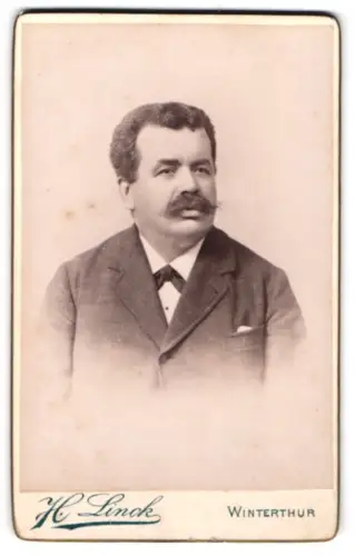 Fotografie H. Linck, Winterthur, St. Georgensstrasse, Porträt eines Mannes mit Schnurrbart