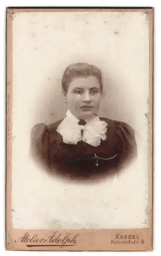 Fotografie Atelier Adolph, Kassel, Bahnhofstr. 9, Porträt einer jungen Frau