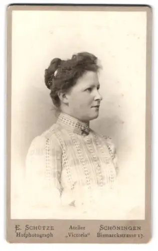 Fotografie E. Schütze, Schöningen, Bismarckstrasse 17, Porträt einer Frau im Profil