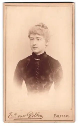 Fotografie Ed. van Delden, Breslau, Gartenstrasse 15a, Porträt einer Frau