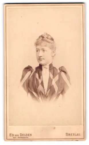 Fotografie Ed. van Delden, Breslau, Gartenstrasse 40, Porträt einer Dame