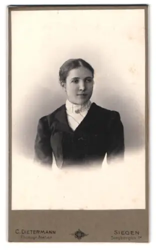 Fotografie C. Dietermann, Siegen, Siegbergstr. 1a, Porträt einer jungen Frau