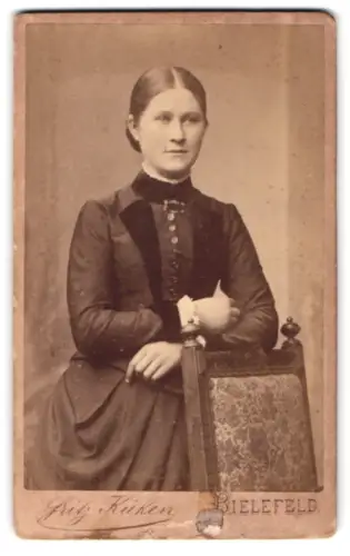 Fotografie Fritz Küken, Bielefeld, Neumarkt, Porträt einer jungen Frau