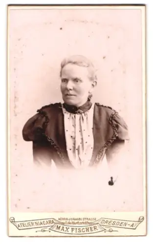 Fotografie Max Fischer, Dresden, König Johann Strasse, Porträt einer Dame