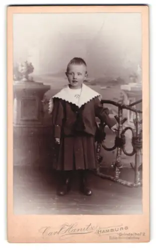 Fotografie Carl Hanitz, Hamburg, Grindelhof 2, Kleiner Junge im eleganten Anzug