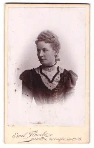 Fotografie Emil Flasche, Barmen, Heckinghauser-Str. 19, Junge Dame im eleganten Kleid