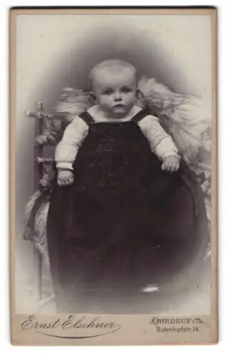 Fotografie Ernst Elschner, Ohrdruf i. Th., Bahnhofstr. 14, Süsses Kleinkind im langen Kleid
