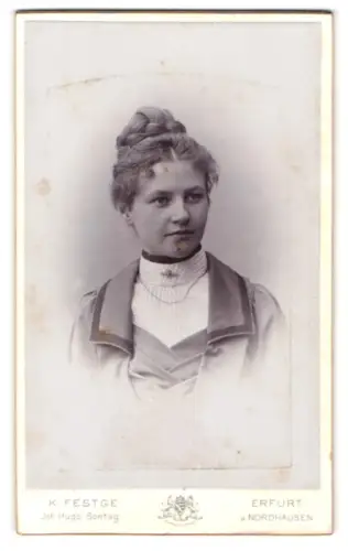 Fotografie K. Festge, Erfurt, Am Anger 51, Junge Dame mit Hochsteckfrisur