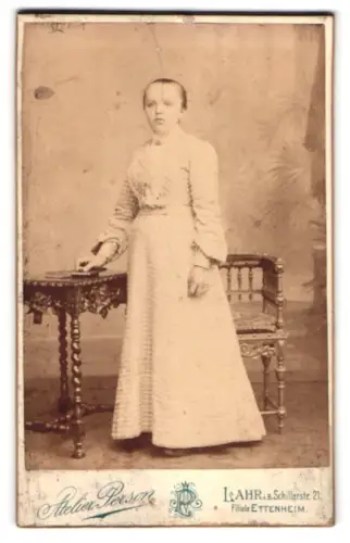 Fotografie Atelier Person, Lahr i. B., Schillerstr. 21, Junge Frau im weissen Kleid