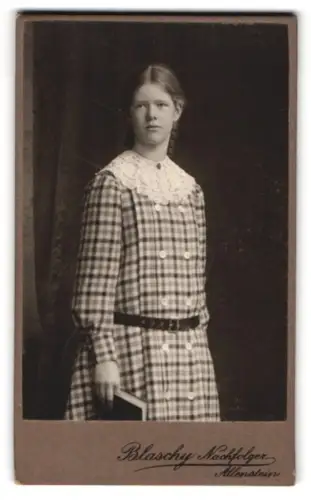 Fotografie Blaschy Nachfolger, Allenstein, Guttstädterstr. 18-19, Junge Dame im Spitzenkleid