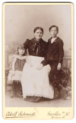 Fotografie Adolf Schmidt, Goslar, Breitestr. 92, Familienporträt mit zwei Kindern