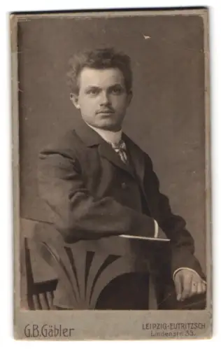 Fotografie G. B. Gäbler, Leipzig-Eutritzsch, Lindenstr. 33, Porträt eines jungen Mannes