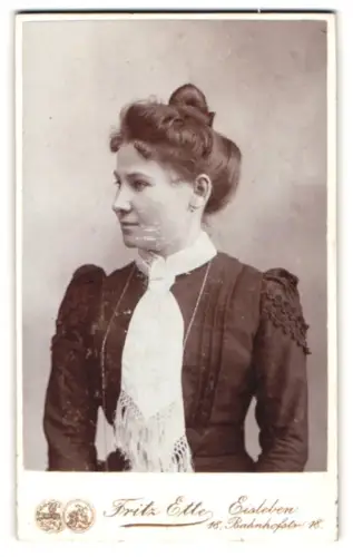 Fotografie Fritz Ette, Eisleben, Bahnhofstrasse 18, Porträt einer eleganten Dame