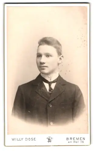 Fotografie Willy Dose, Bremen, am Wall 116, Porträt eines jungen Mannes