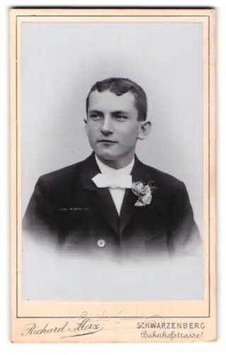 Fotografie Richard Merz, Schwarzenberg, Bahnhofstrasse, Porträt eines jungen Mannes