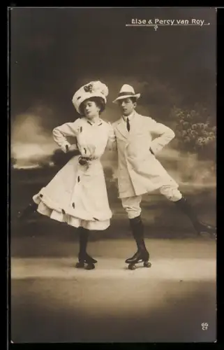 AK Zwei Rollschuh-Fahrer in eleganter Poste, Else & Percy van Roy