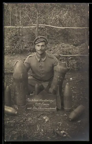 Foto-AK Soldat mit Munition, Dicke Laura und Schusterschemel