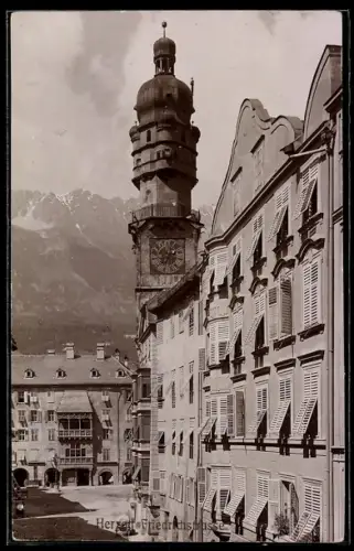Foto-AK Fritz Gratl: Innsbruck, Herzog Friedrichstrasse mit Stadtturm und Goldenem Dach