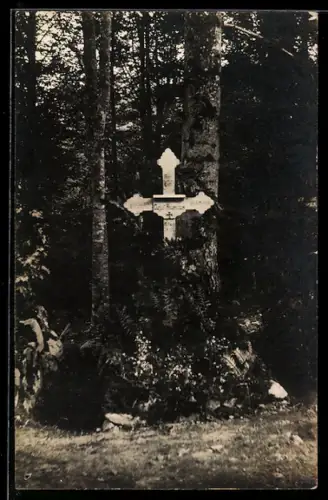 Foto-AK Kriegsgrab von August Rosenbaum im Wald