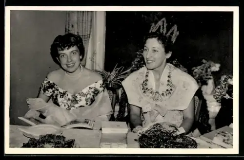 AK Editha von Hodenhagen mit Prinzessin Gunhild, Heidekönigin 1955-56 für die Lüneburger Heide