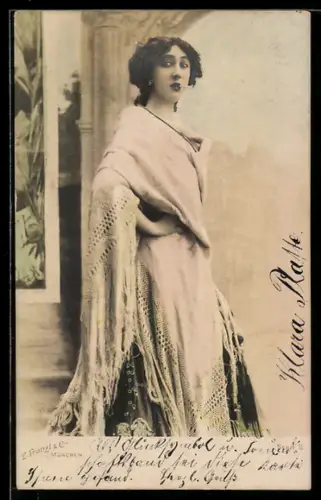 AK Tänzerin Otero mit Fransenstola und Zigarette im Mund